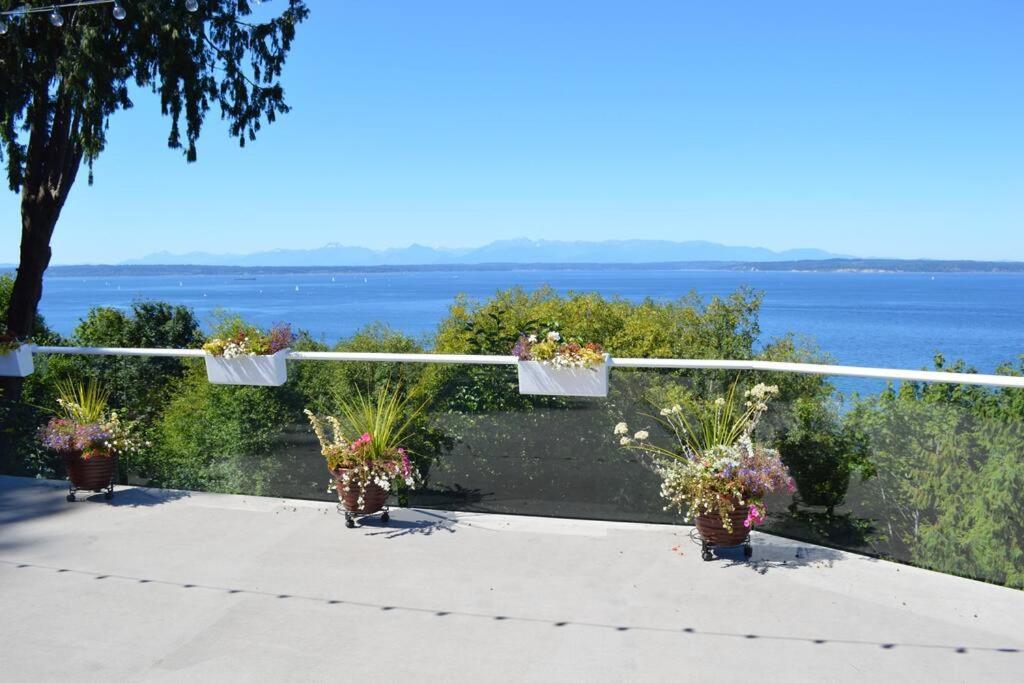 1-Bedroom Seaview Guesthouse On Seattle Luxury Estate With Views Of Olympic Mountains Exterior photo