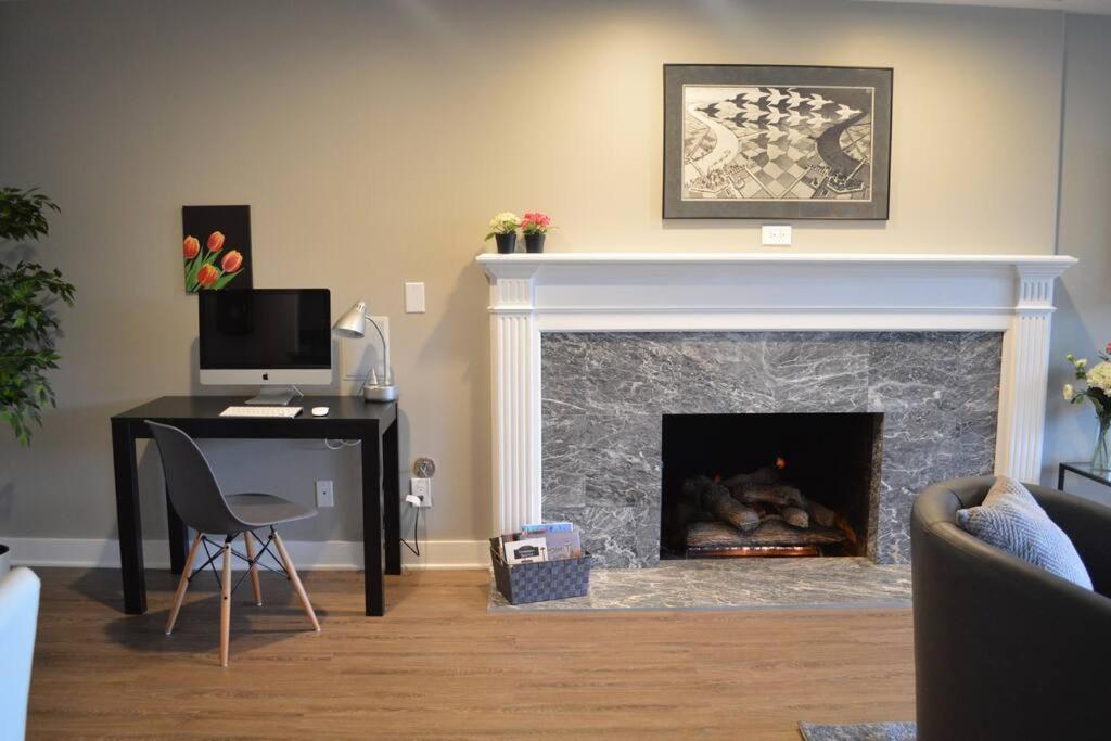 1-Bedroom Seaview Guesthouse On Seattle Luxury Estate With Views Of Olympic Mountains Exterior photo