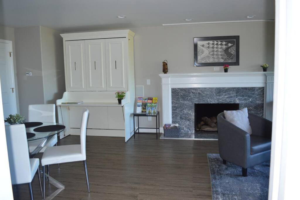 1-Bedroom Seaview Guesthouse On Seattle Luxury Estate With Views Of Olympic Mountains Exterior photo
