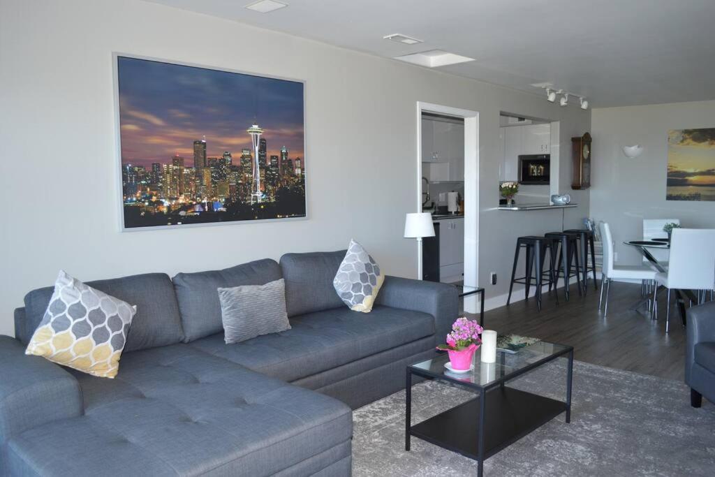 1-Bedroom Seaview Guesthouse On Seattle Luxury Estate With Views Of Olympic Mountains Exterior photo