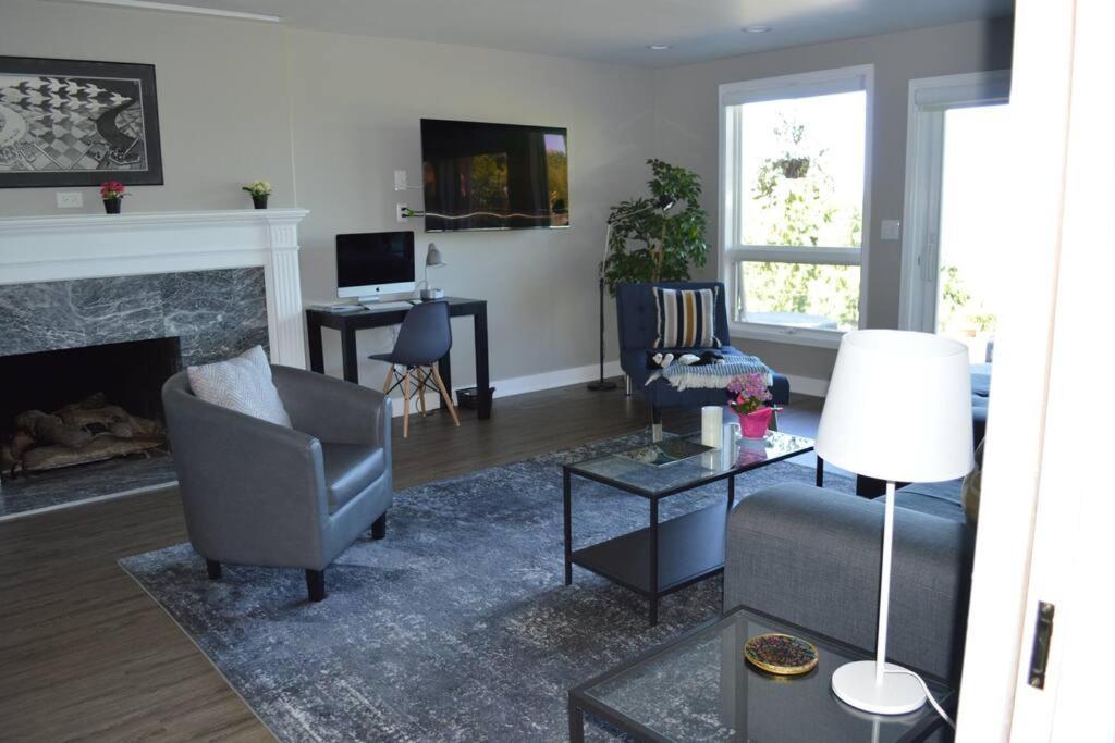1-Bedroom Seaview Guesthouse On Seattle Luxury Estate With Views Of Olympic Mountains Exterior photo