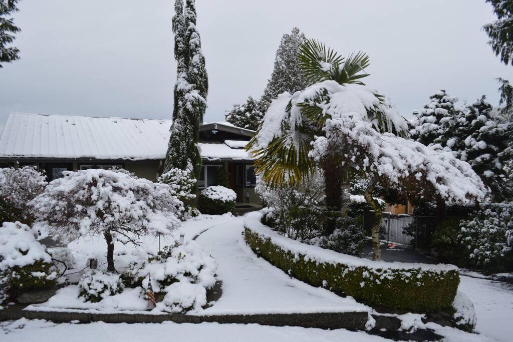 1-Bedroom Seaview Guesthouse On Seattle Luxury Estate With Views Of Olympic Mountains Exterior photo